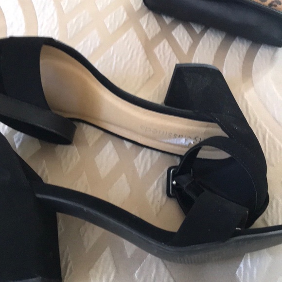 Suede ankle strap for! Never worn - Picture 2 of 4